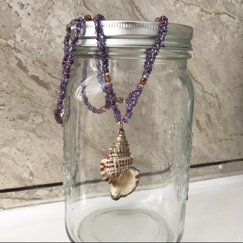 🪞 vibrant seashell pendant necklace